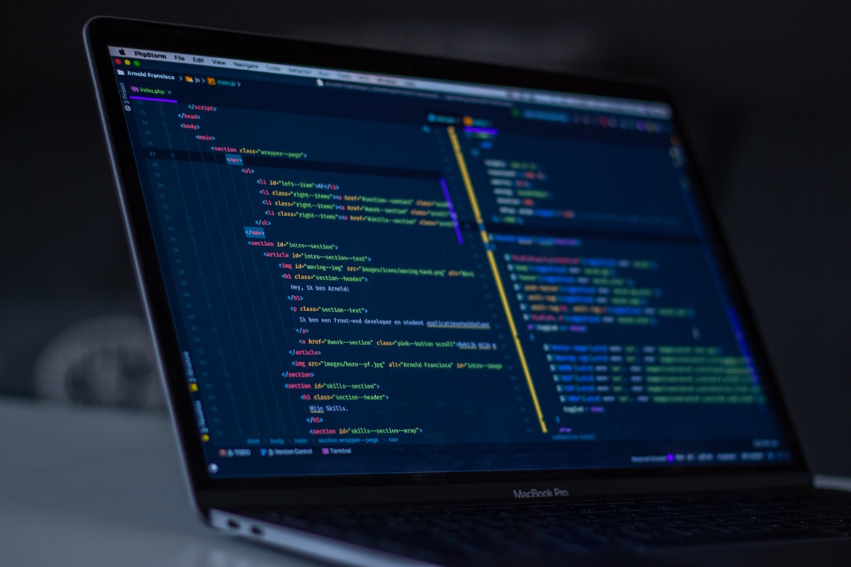 Tips Memilih Vendor Software Development yang Tepat